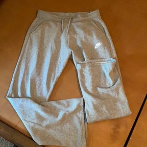 NIKE WOMENS GRAY SWEATPANTS